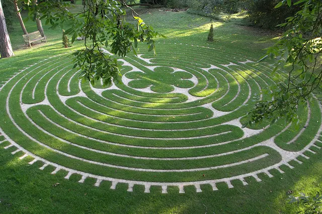 main2 Image of Tofte Manor Star Labyrinth, www.toftemanor.co.uk
<br>Designed & Built by: www.labyrinthbuilders.co.uk